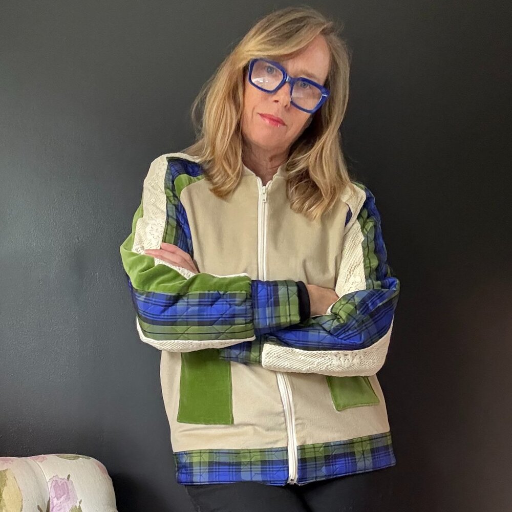 Sharyn Jacket: A Vintage Revival in Contemporary Style